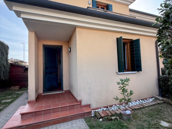 AMPIA PORZIONE DI TESTA DEL 1992 A SPINEA - FS Immobiliare