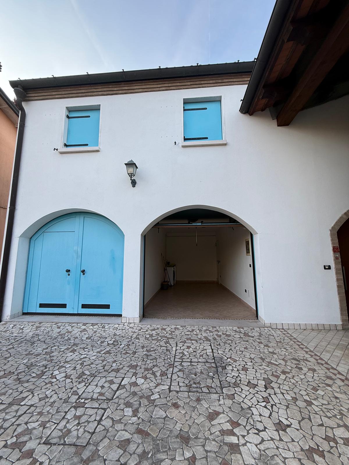 garage (2)
