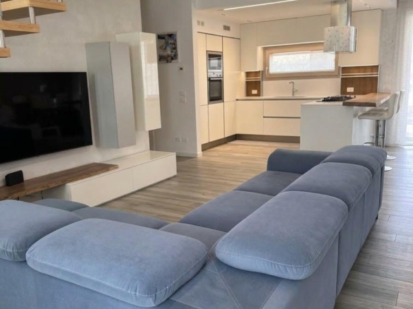 SPLENDIDA SCHIERA DEL 2015 A SALZANO - FS Immobiliare